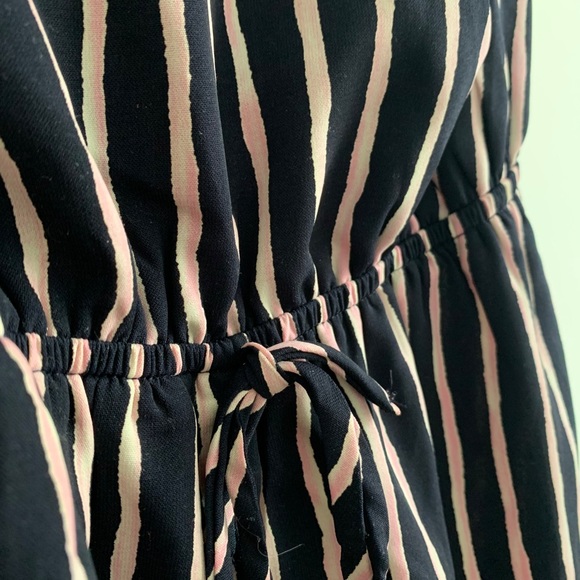 Sleeveless Striped Romper - Picture 5 of 6